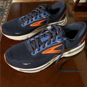 Nearly new Brooks Adrenaline GTS 23 in box. Worn once- pristine condition!